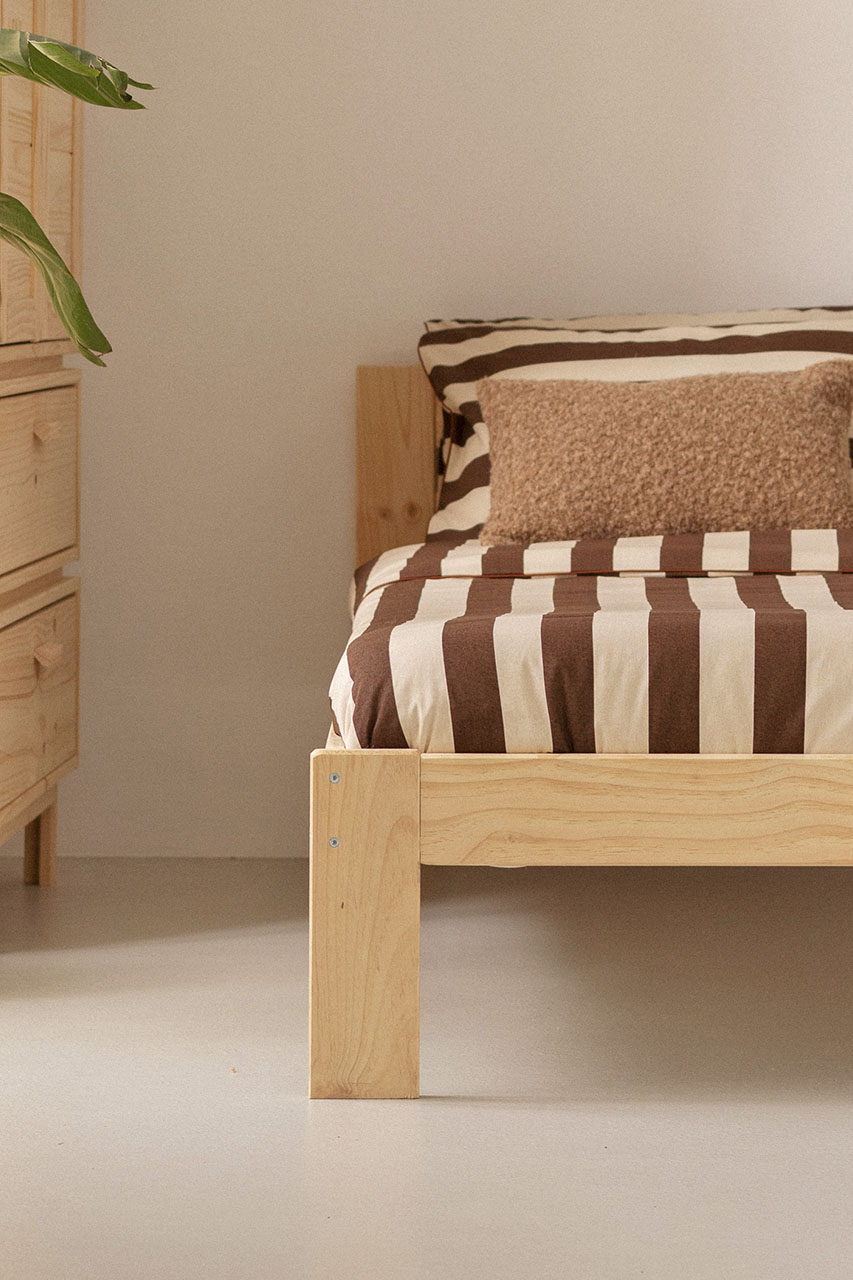 Imagen de ambiente 2 para:Cama individual de madera maciza